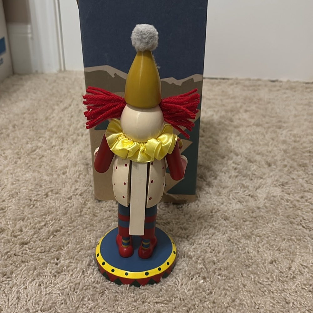 Clown Nut Cracker with packing box - Picture 2 of 3